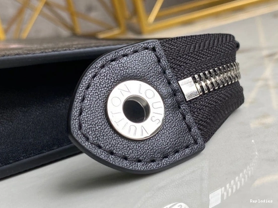 Rep ladies VUITTON LOUIS VOYAGE POCHETTE 0808
